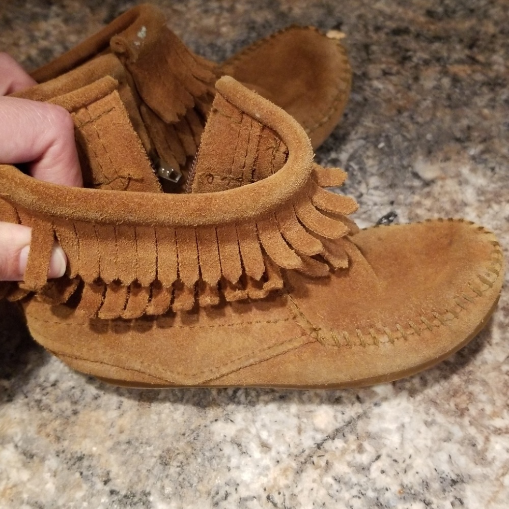 Minnetonka booties size 9